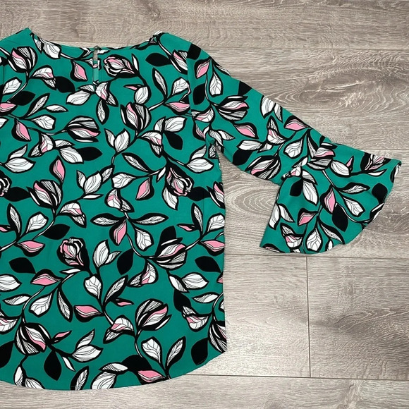 NWOT Apt. 9 3/4 Bell Sleeve Blouse Green Floral Print S - Picture 14 of 15